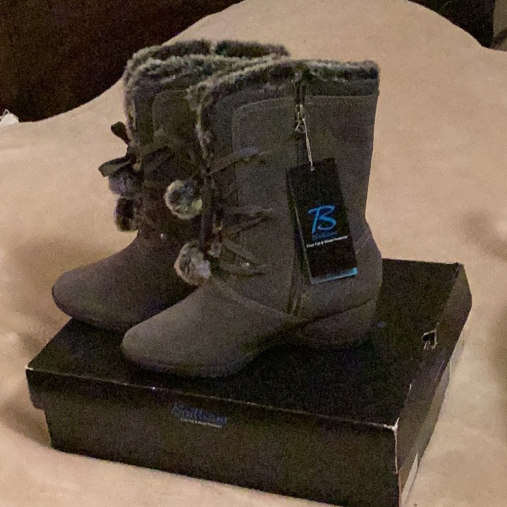 Women's Gray Fur-Lined Boots